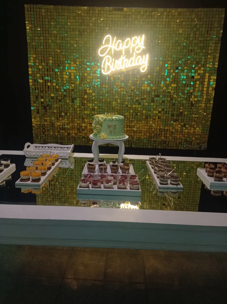 Salón preparado para fiesta de 15, boda o evento nocturno en Santa Fe
