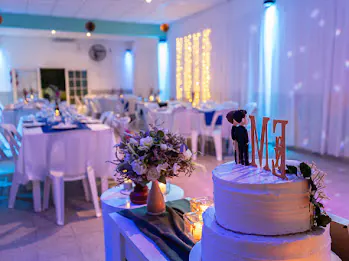 Torta y mesa principal de boda preparadas por Utopía Multieventos